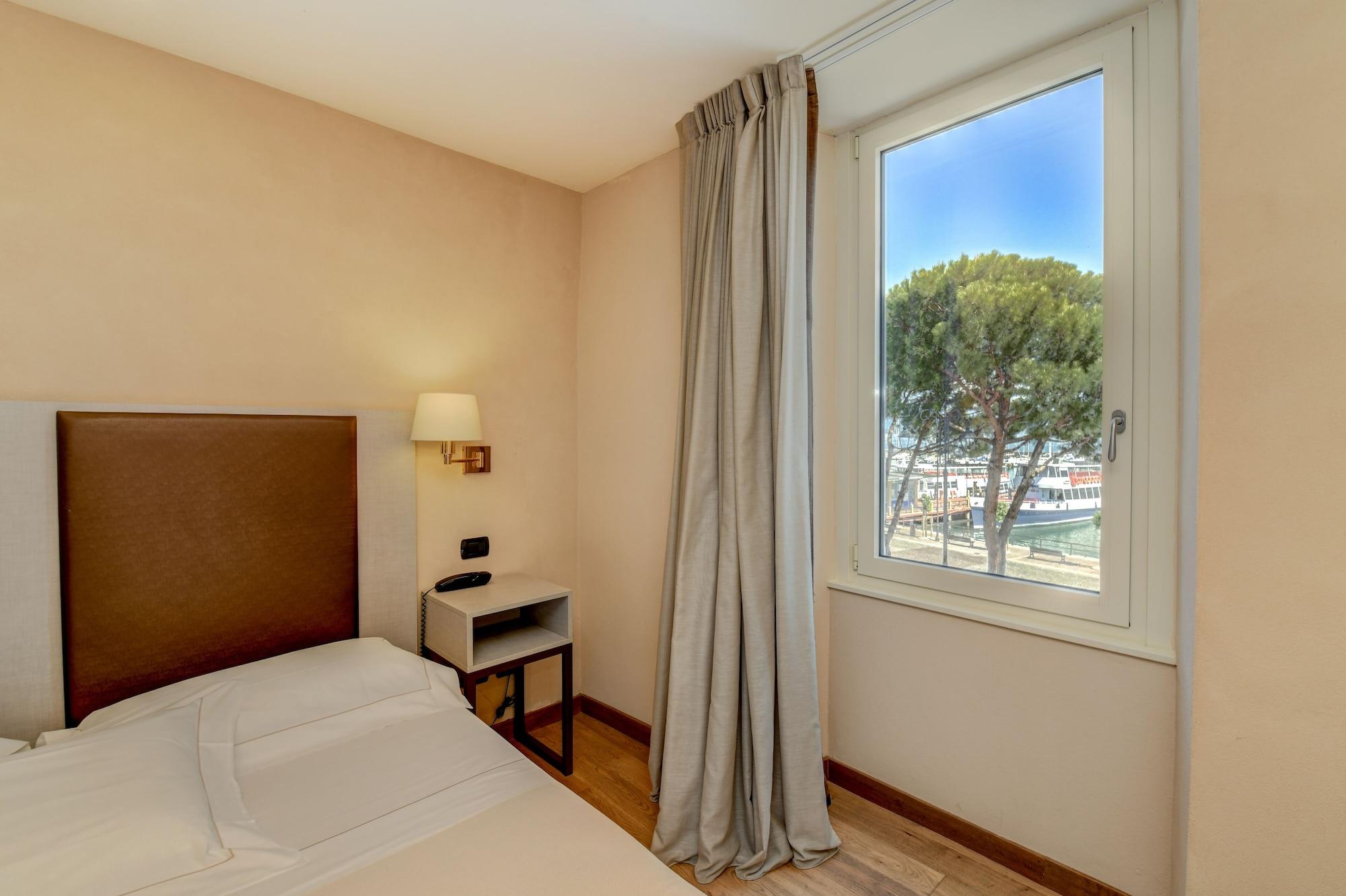 Hotel Tripoli Десенцано дел Гарда Екстериор снимка