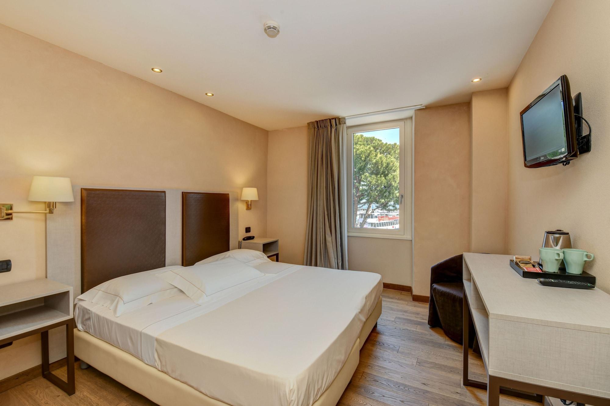 Hotel Tripoli Десенцано дел Гарда Екстериор снимка