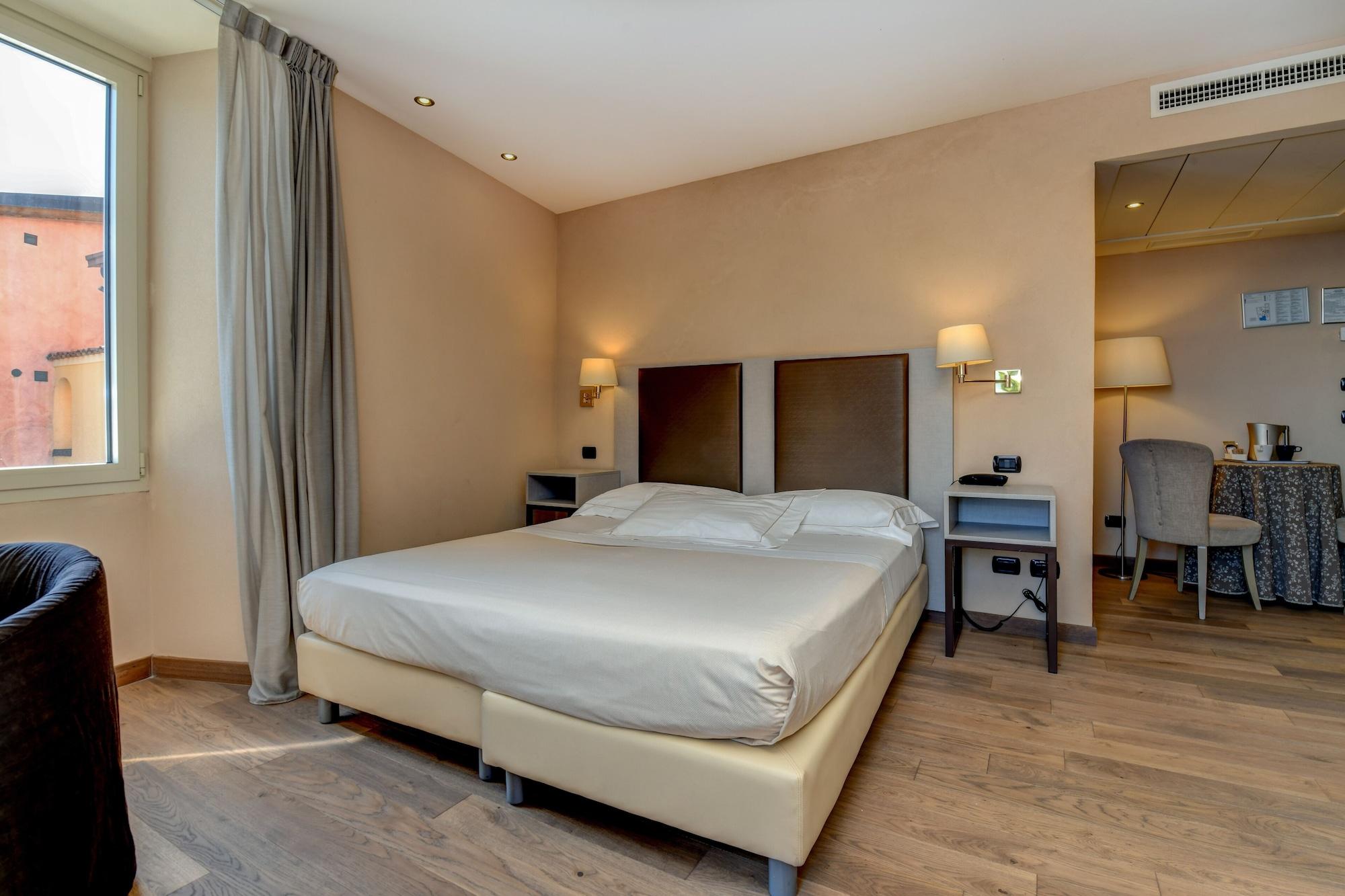 Hotel Tripoli Десенцано дел Гарда Екстериор снимка