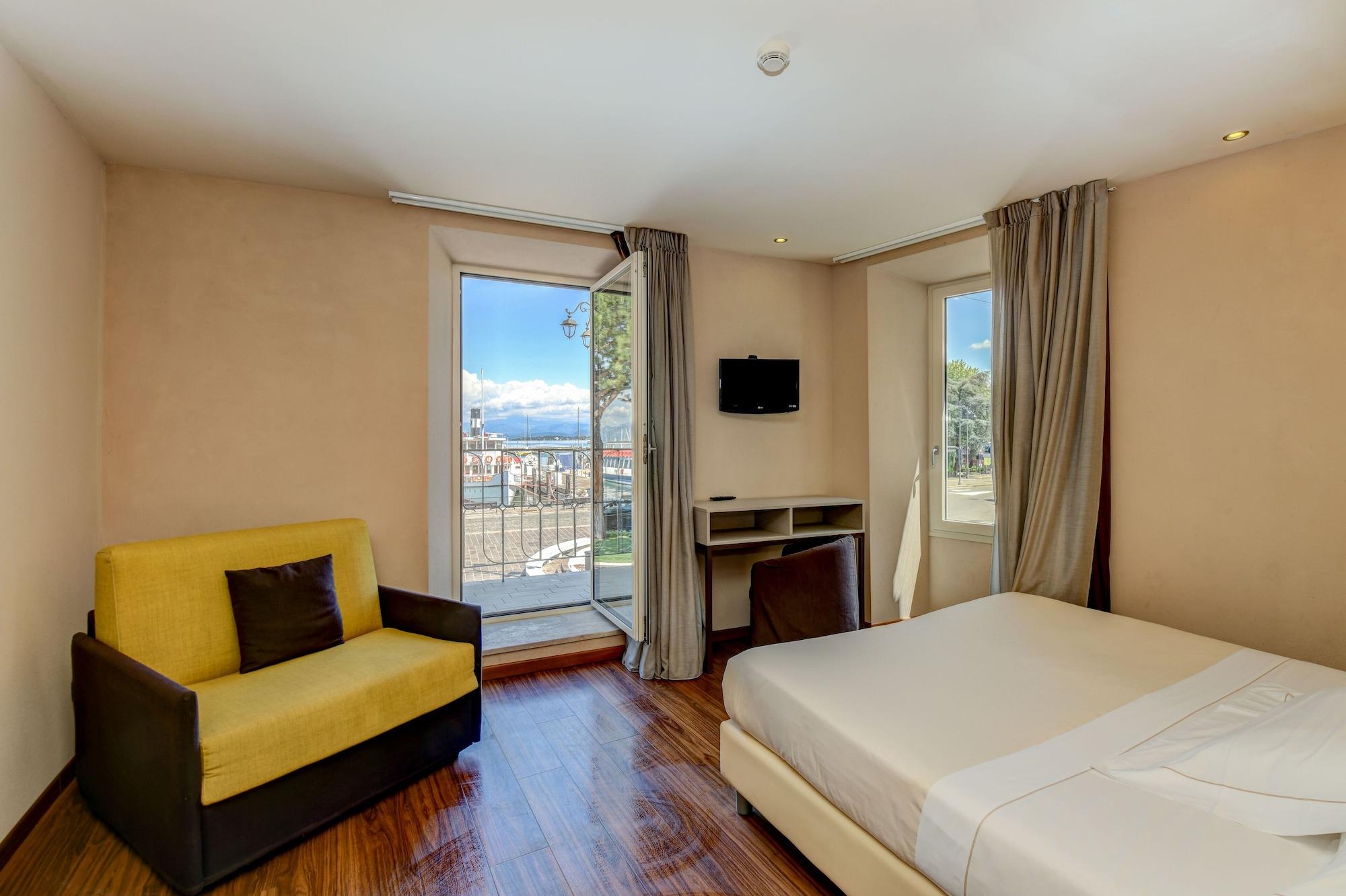 Hotel Tripoli Десенцано дел Гарда Екстериор снимка