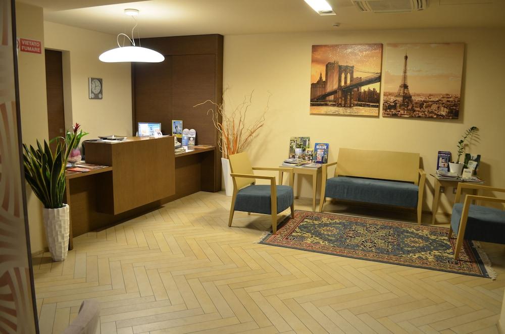 Hotel Tripoli Десенцано дел Гарда Екстериор снимка