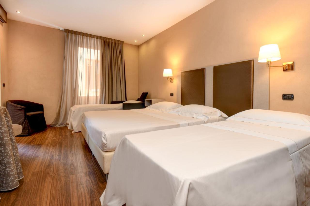 Hotel Tripoli Десенцано дел Гарда Екстериор снимка